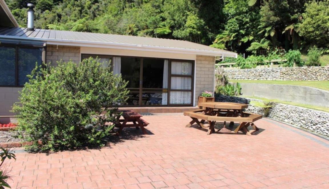 Charles Court Motel Greymouth Exteriör bild
